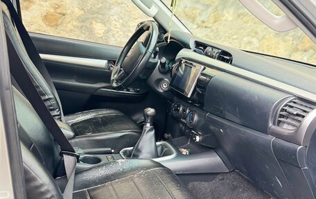 Toyota Hilux VIII, 2015 год, 2 890 000 рублей, 3 фотография