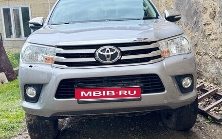 Toyota Hilux VIII, 2015 год, 2 890 000 рублей, 11 фотография