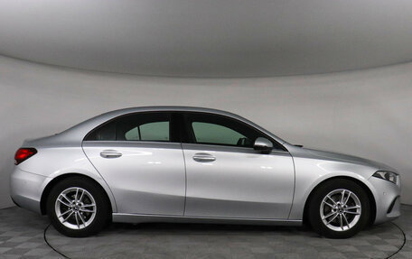 Mercedes-Benz A-Класс, 2019 год, 1 997 000 рублей, 4 фотография