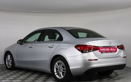 Mercedes-Benz A-Класс, 2019 год, 1 997 000 рублей, 8 фотография
