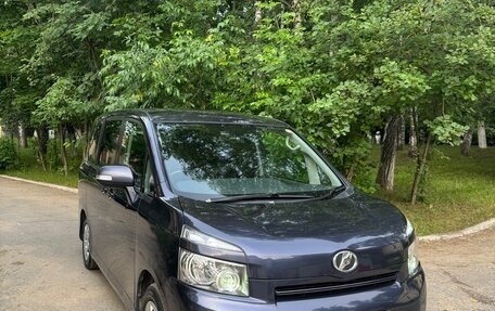 Toyota Voxy II, 2010 год, 1 100 000 рублей, 1 фотография