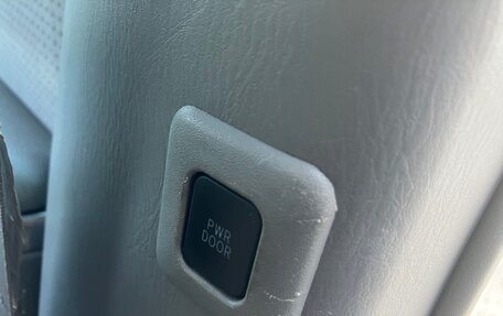 Toyota Sienna II рестайлинг, 2006 год, 1 300 000 рублей, 12 фотография