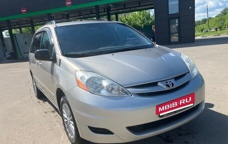 Toyota Sienna II рестайлинг, 2006 год, 1 300 000 рублей, 2 фотография