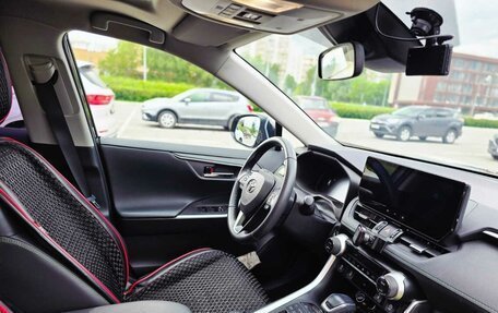 Toyota RAV4, 2024 год, 3 690 000 рублей, 5 фотография
