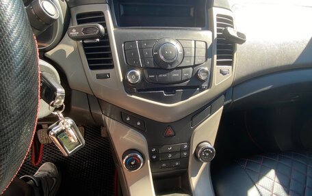 Chevrolet Cruze II, 2010 год, 495 000 рублей, 3 фотография