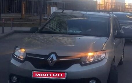 Renault Logan II, 2015 год, 820 000 рублей, 1 фотография