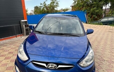Hyundai Solaris II рестайлинг, 2012 год, 690 000 рублей, 1 фотография