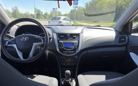 Hyundai Solaris II рестайлинг, 2011 год, 575 000 рублей, 19 фотография