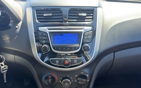Hyundai Solaris II рестайлинг, 2011 год, 575 000 рублей, 25 фотография