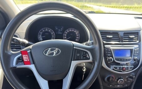 Hyundai Solaris II рестайлинг, 2011 год, 575 000 рублей, 24 фотография