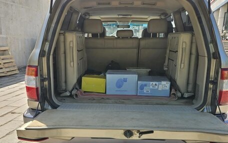 Toyota Land Cruiser 100 рестайлинг 2, 2005 год, 2 590 000 рублей, 6 фотография