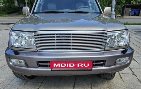 Toyota Land Cruiser 100 рестайлинг 2, 2005 год, 2 590 000 рублей, 2 фотография