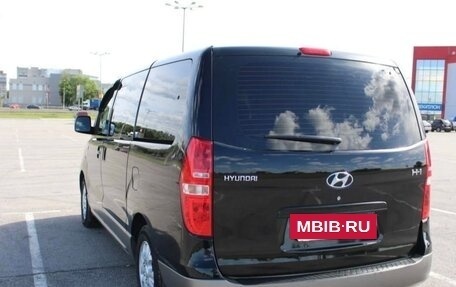 Hyundai H-1 II рестайлинг, 2010 год, 1 170 000 рублей, 2 фотография