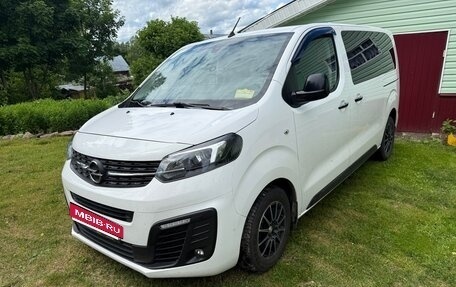 Opel Zafira Life I, 2020 год, 2 900 000 рублей, 2 фотография