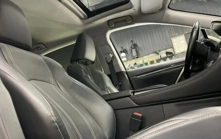 Lexus RX IV рестайлинг, 2019 год, 4 800 000 рублей, 21 фотография