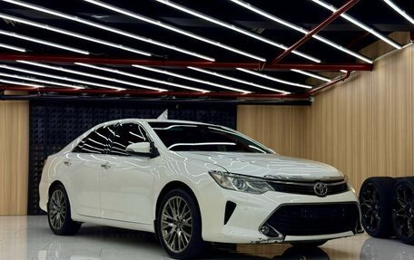 Toyota Camry, 2015 год, 1 720 000 рублей, 4 фотография