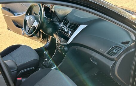 Hyundai Solaris II рестайлинг, 2012 год, 600 000 рублей, 16 фотография
