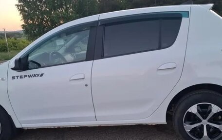 Renault Sandero II рестайлинг, 2015 год, 750 000 рублей, 3 фотография