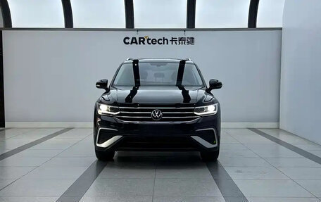 Volkswagen Tiguan II, 2023 год, 2 000 000 рублей, 1 фотография