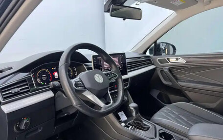 Volkswagen Tiguan II, 2023 год, 2 000 000 рублей, 12 фотография
