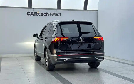 Volkswagen Tiguan II, 2023 год, 2 000 000 рублей, 3 фотография
