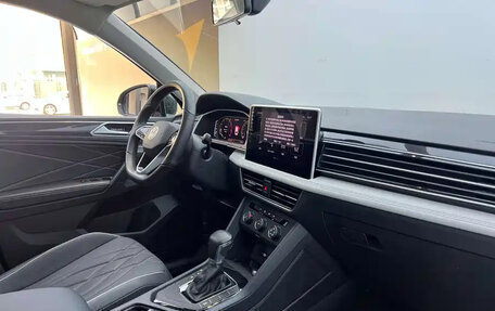 Volkswagen Tiguan II, 2023 год, 2 000 000 рублей, 9 фотография