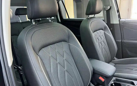 Volkswagen Tiguan II, 2023 год, 2 000 000 рублей, 16 фотография