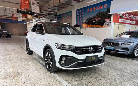 Volkswagen T-Roc I, 2023 год, 1 400 000 рублей, 2 фотография