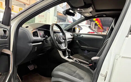 Volkswagen T-Roc I, 2023 год, 1 400 000 рублей, 9 фотография
