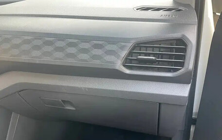 Volkswagen T-Cross I, 2023 год, 1 200 000 рублей, 13 фотография