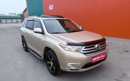 Toyota Highlander III, 2012 год, 2 700 000 рублей, 2 фотография