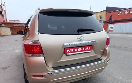 Toyota Highlander III, 2012 год, 2 700 000 рублей, 3 фотография