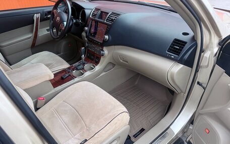 Toyota Highlander III, 2012 год, 2 700 000 рублей, 21 фотография