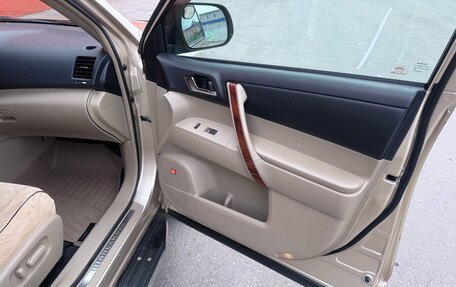 Toyota Highlander III, 2012 год, 2 700 000 рублей, 22 фотография