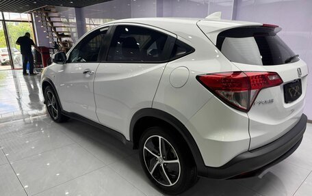 Honda Vezel, 2022 год, 1 470 000 рублей, 6 фотография