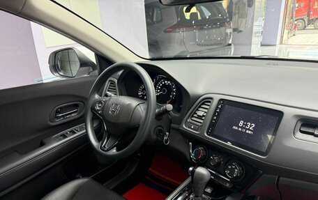 Honda Vezel, 2022 год, 1 470 000 рублей, 10 фотография