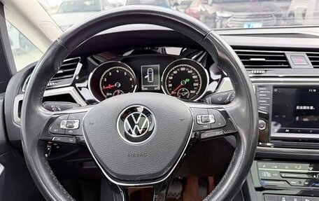Volkswagen Touran III, 2022 год, 1 680 010 рублей, 6 фотография