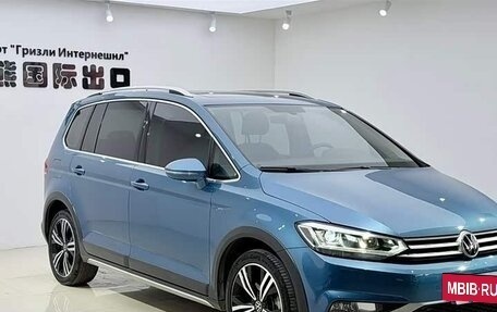 Volkswagen Touran III, 2022 год, 1 680 010 рублей, 4 фотография