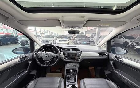 Volkswagen Touran III, 2022 год, 1 680 010 рублей, 11 фотография