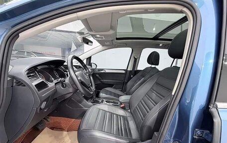 Volkswagen Touran III, 2022 год, 1 680 010 рублей, 7 фотография
