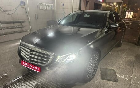 Mercedes-Benz E-Класс, 2019 год, 2 700 000 рублей, 4 фотография