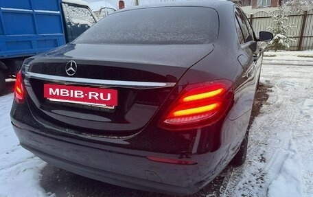 Mercedes-Benz E-Класс, 2019 год, 2 700 000 рублей, 13 фотография