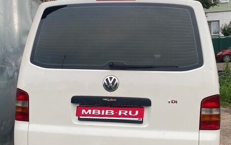 Volkswagen Caravelle T5, 2004 год, 1 400 000 рублей, 2 фотография