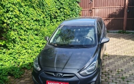 Hyundai Solaris II рестайлинг, 2013 год, 450 000 рублей, 1 фотография