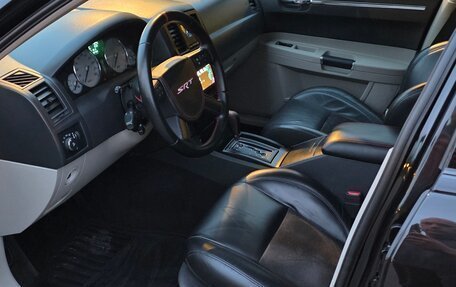 Chrysler 300C II, 2006 год, 2 500 000 рублей, 12 фотография
