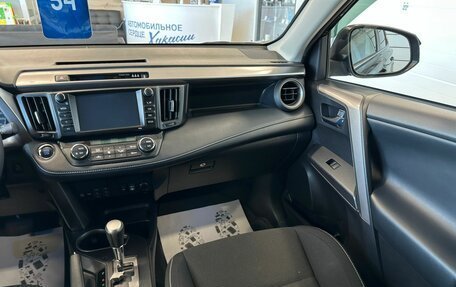 Toyota RAV4, 2018 год, 2 699 999 рублей, 15 фотография