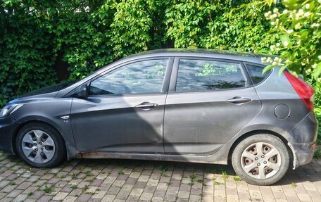 Hyundai Solaris II рестайлинг, 2013 год, 450 000 рублей, 4 фотография