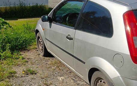 Ford Fiesta, 2005 год, 200 000 рублей, 4 фотография