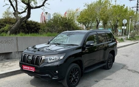 Toyota Land Cruiser Prado 150 рестайлинг 2, 2021 год, 6 000 000 рублей, 1 фотография
