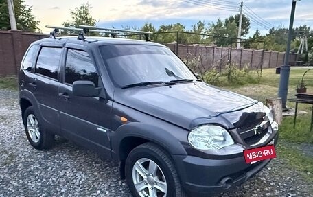 Chevrolet Niva I рестайлинг, 2010 год, 575 000 рублей, 5 фотография